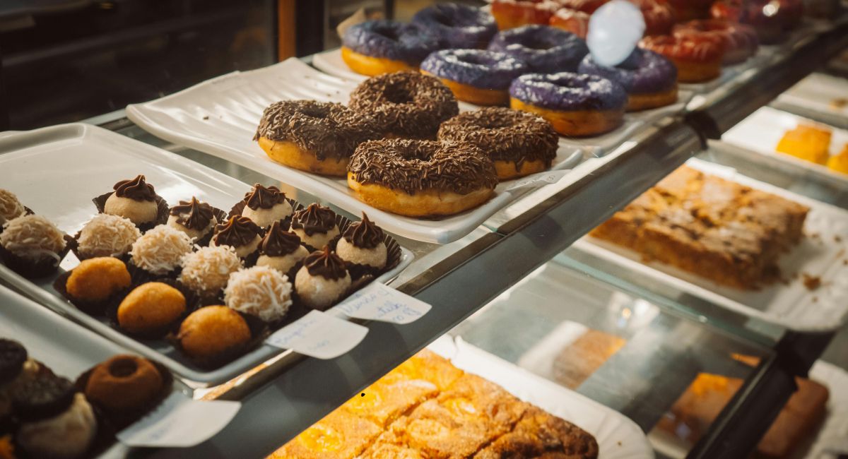 Best Bakeries in Prayagraj (Allahabad) – Top Places for Cakes, Pastries, and Fresh Bakes