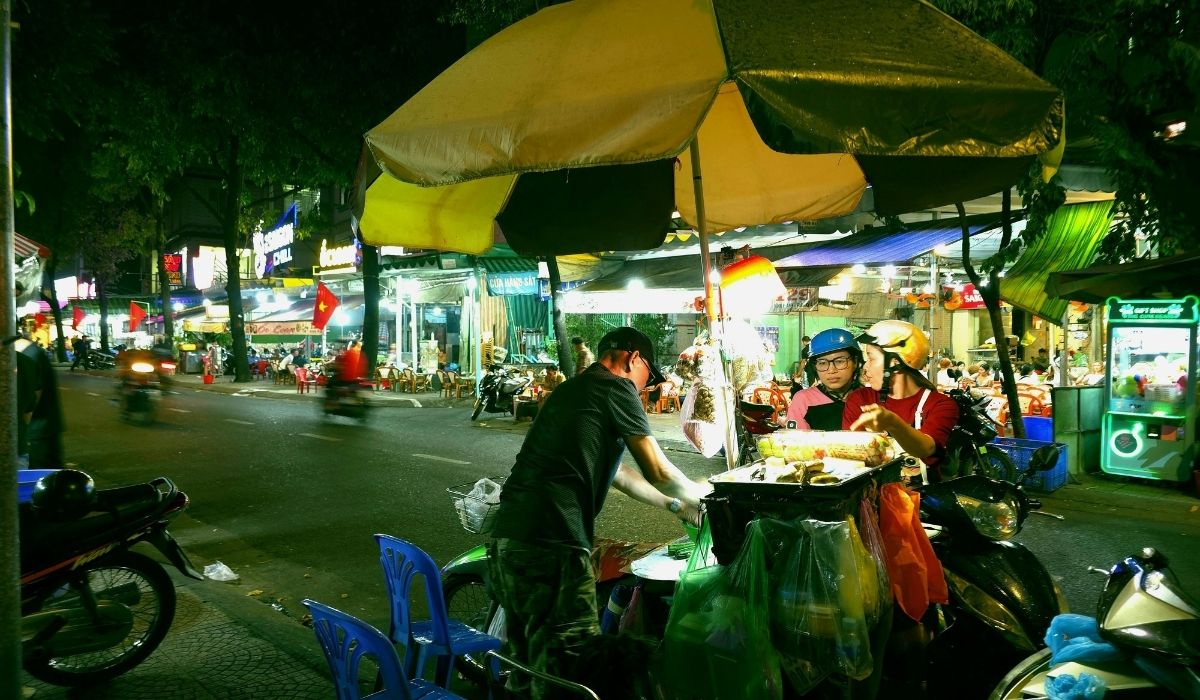 Famous and Best Street Food in Allahabad (Prayagraj) – A Local Foodie’s Ultimate Guide